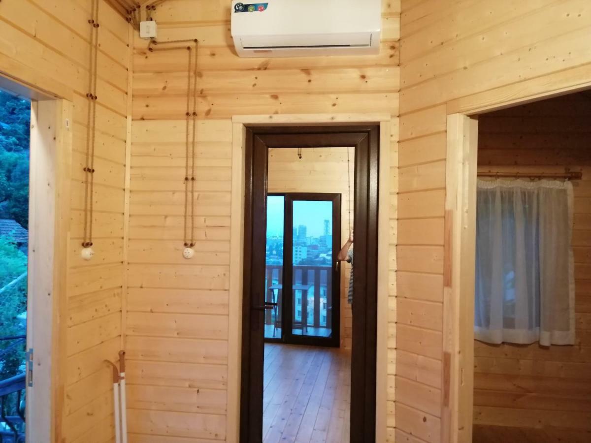 Деревянный Котеж The 1 С Выдом На Город Batumi Exterior foto